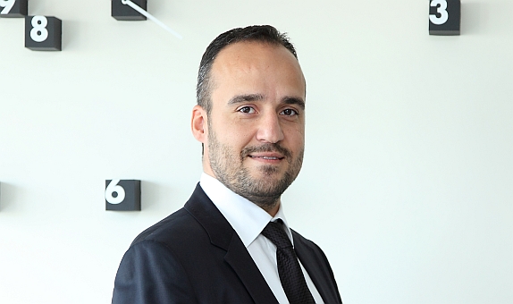 İZODER Yönetim Kurulu Başkanı Emrullah Eruslu: "İnsan Sağlığını Olumsuz Etkileyen Gürültü, Mutlaka Mücadele Edilmesi Gereken Bir Konudur" İZODER Yönetim Kurulu Başkanı Emrullah Eruslu: "İnsan Sağlığını Olumsuz Etkileyen Gürültü, Mutlaka Mücadele Edilmesi Gereken Bir Konudur"