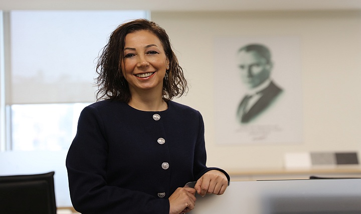 Yılın Profesyoneli Aysun Ecin: " İş felsefem; güven, ekip ruhu ve sürekli gelişimdir." Yılın Profesyoneli Aysun Ecin: " İş felsefem; güven, ekip ruhu ve sürekli gelişimdir."