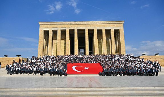 Betek Boya Anıtkabir'de Ata'nın Huzuruna Çıktı Betek Boya Anıtkabir'de Ata'nın Huzuruna Çıktı
