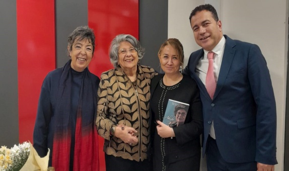 DKM İnşaat ve Danışmanlık Ofisi'nde Akife'nin İmza Günü