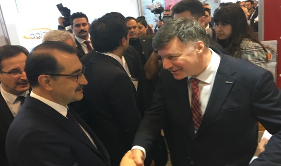 Enerji ve Tabii Kaynaklar Bakanı Fatih Dönmez: 'Uzun Vadeli Kredi ile Isı Yalıtımı İşini Çözeceğiz' Enerji ve Tabii Kaynaklar Bakanı Fatih Dönmez: 'Uzun Vadeli Kredi ile Isı Yalıtımı İşini Çözeceğiz'