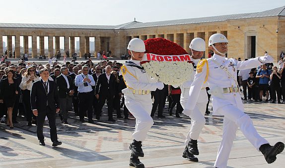 İzocam'ın 100. Yıl Mesajı 'Yolumuz Cumhuriyet' İzocam'ın 100. Yıl Mesajı 'Yolumuz Cumhuriyet'