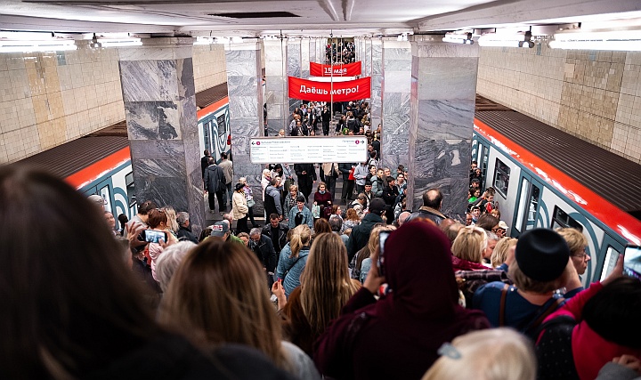 Moskova Metrosu 90. Yıl Dönümünü Kutluyor Moskova Metrosu 90. Yıl Dönümünü Kutluyor