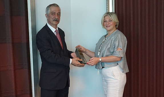 Onduline Avrasya Genel Müdürü Fulya Özgül Koçak Yılın Profesyoneli Ödülünü Aldı Onduline Avrasya Genel Müdürü Fulya Özgül Koçak Yılın Profesyoneli Ödülünü Aldı