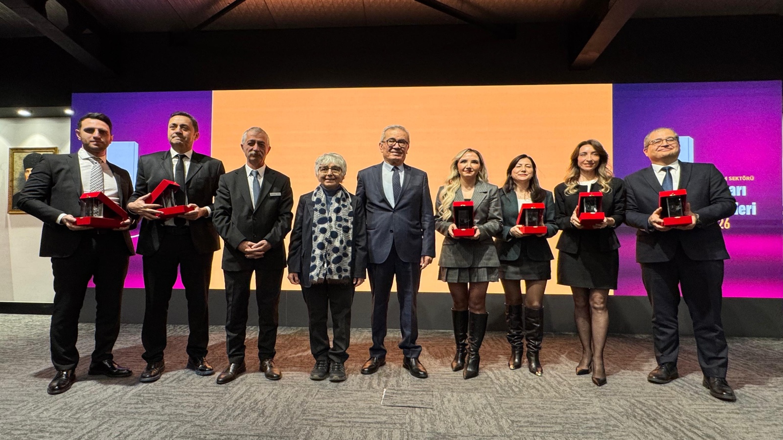 YALITIM SEKTÖRÜ BAŞARI ÖDÜLLERİ'26 SAHİPLERİNE TÖRENLE TAKDİM EDİLDİ class=
