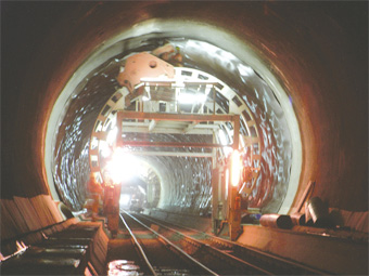 Zorlu Coğrafyaları Aşan Sanat Yapıları: Tüneller Zorlu Coğrafyaları Aşan Sanat Yapıları: Tüneller